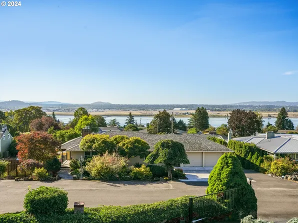 6817 Sleret Ave, Vancouver, WA 98664