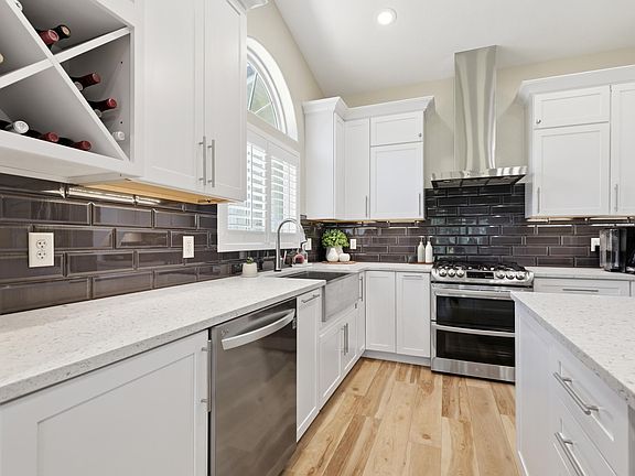 4th image of 3422 Willowbend Rd