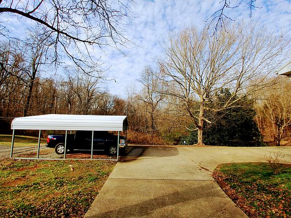 3rd image of 128 W Park Dr