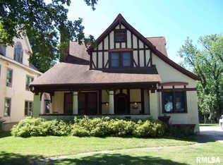 607 W College Ave, Jacksonville, IL 62650
