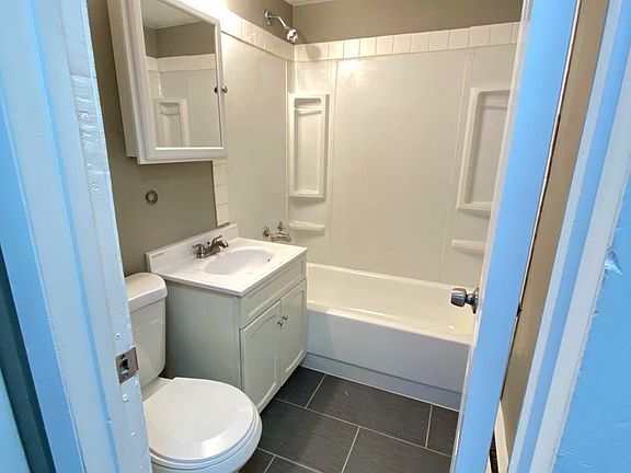 4th image of 1241 Hoffman Ave #4