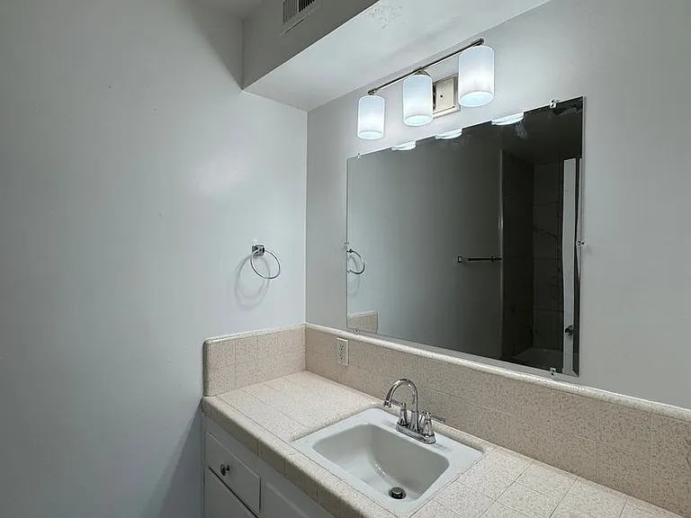 3920-3932 Christmas Tree Ln #4600-4622 — Photo 13