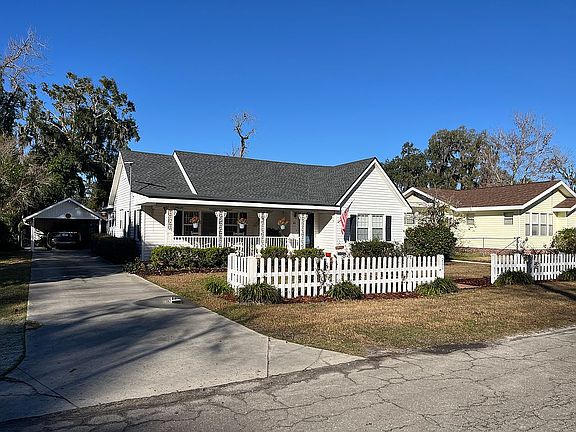 3rd image of 211 SE 2nd St
