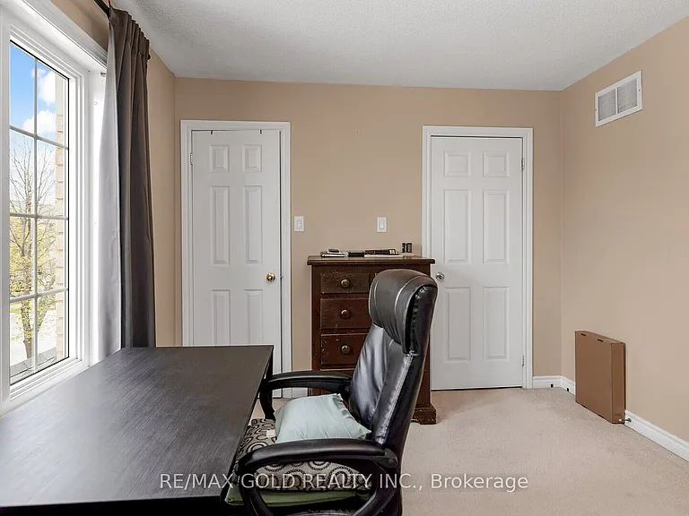 17 Echoridge Dr — Photo 5