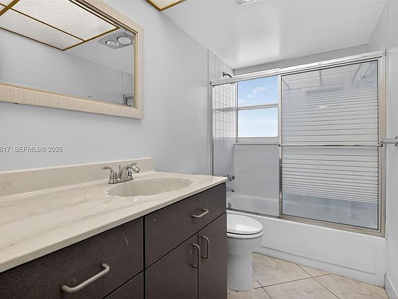 4th image of 421 NE 14th Ave APT 608
