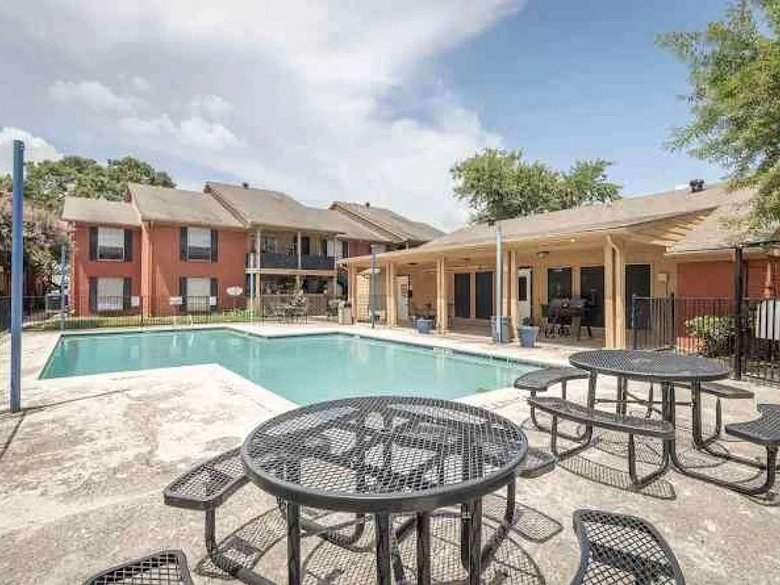 Stoneriver Apartments — Photo 2