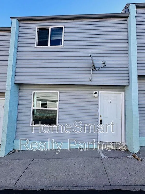 2 bed, 1.5 bath, 936 sqft, $700 — Photo 1