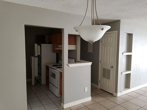 4th image of 1602 Green Briar Pkwy APT C