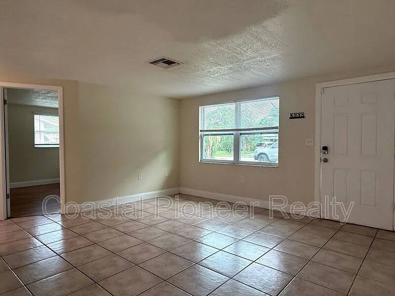 2 bed, 2.0 bath, 728 sqft, $1,695 — Photo 2