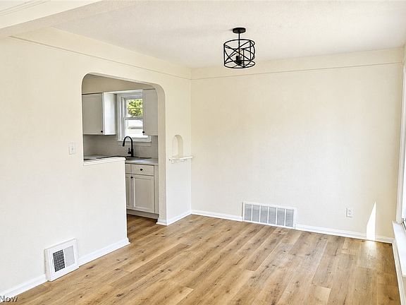 4th image of 13520 Saint James Ave