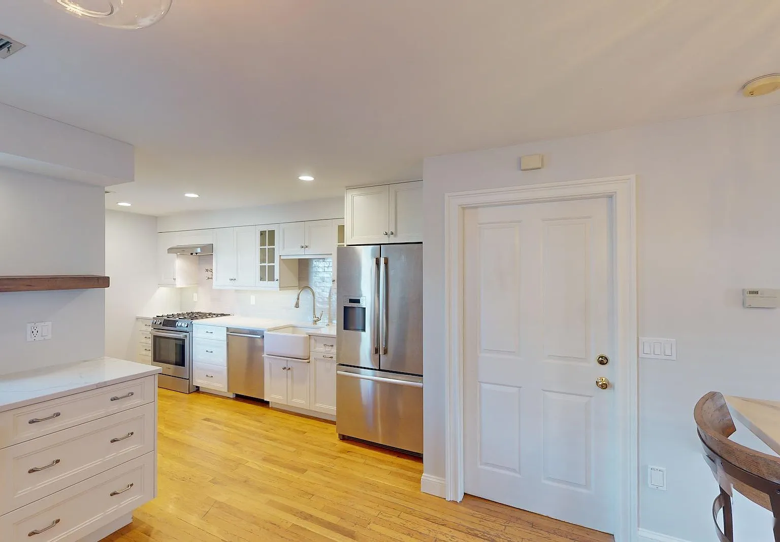 2 bed, 1050 sqft, $4,500 — Photo 3