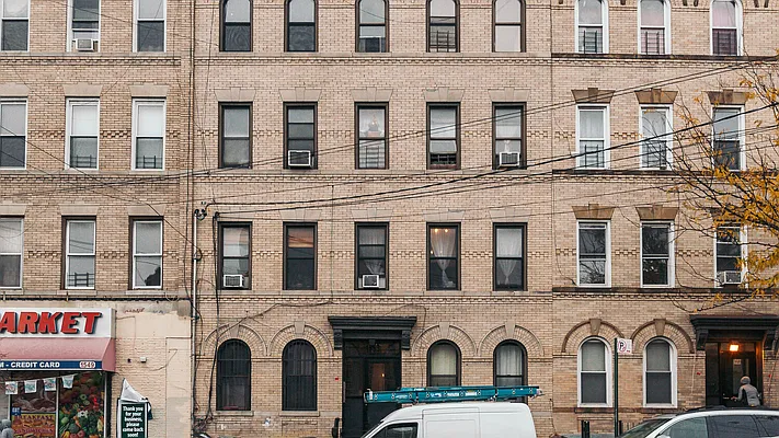 Rented by Compass | media 22