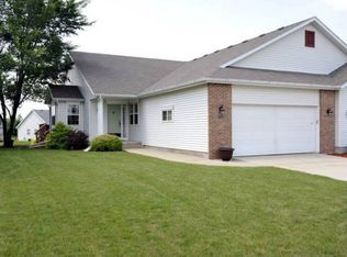 1076 School St, Sun Prairie, WI 53590