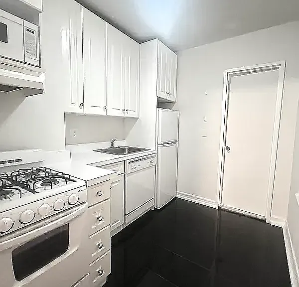 213 E 84th St #2-C — Photo 2