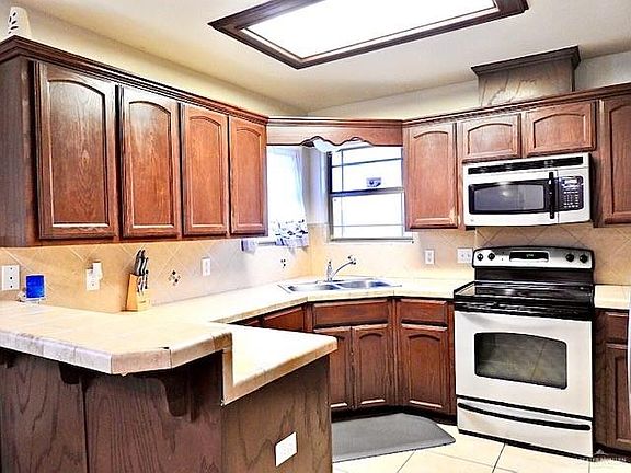5th image of 903 E Arapaho Ave