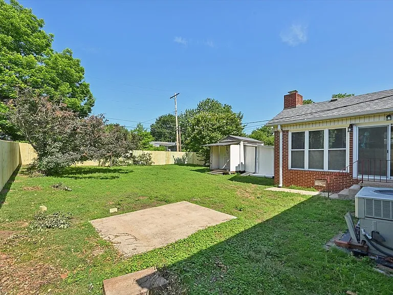 564 S Sandusky Ave — Photo 23