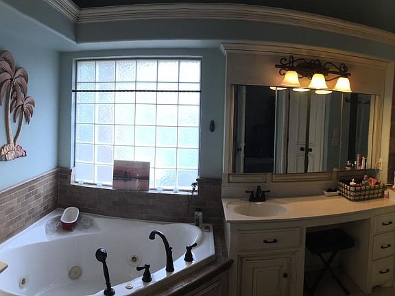 5th image of 13104 Wisteria Way