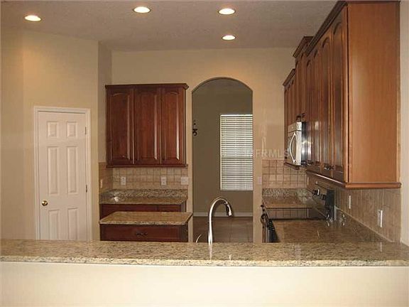 5th image of 315 Balfour Dr