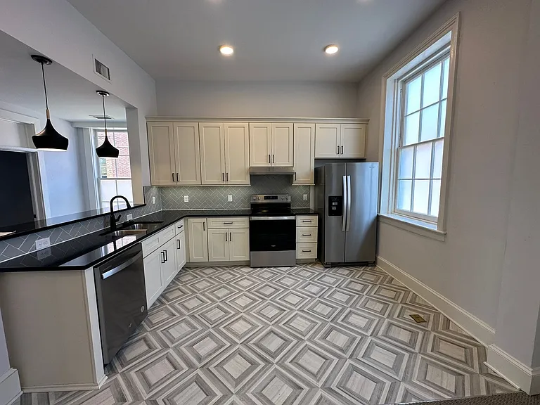 202 Hanover St #2D — Photo 3