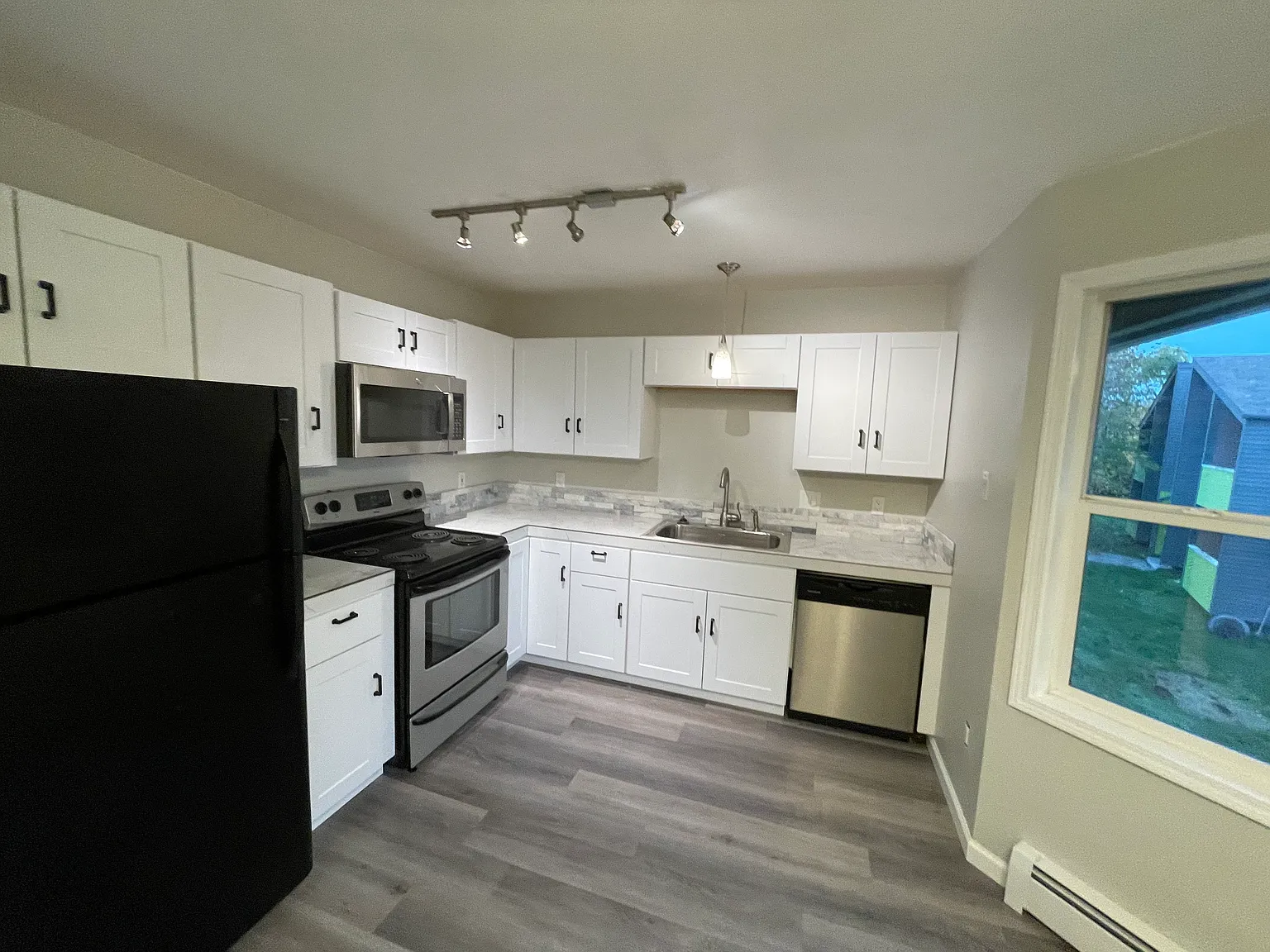2 bed, 750 sqft, $1,650 — Photo 3