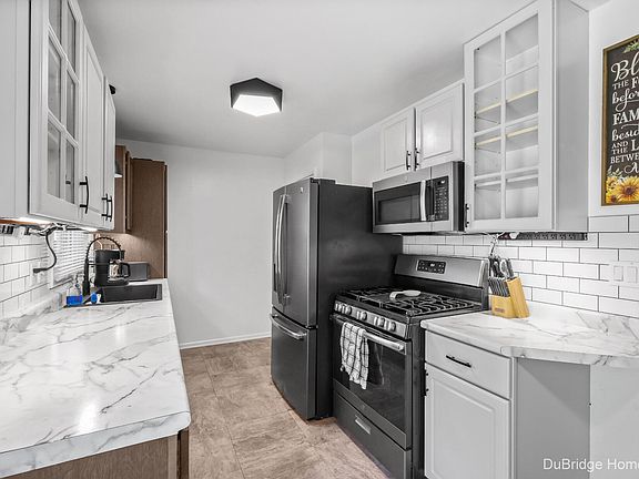 2nd image of 977 Coventry Dr NW