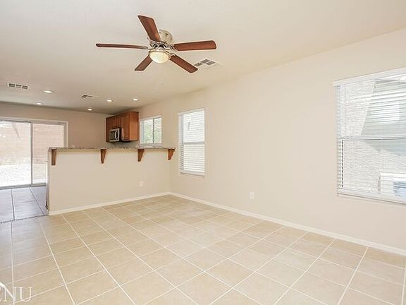 5th image of 457 Royal Bridge Dr