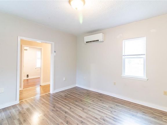 4th image of 1830 Poplar St