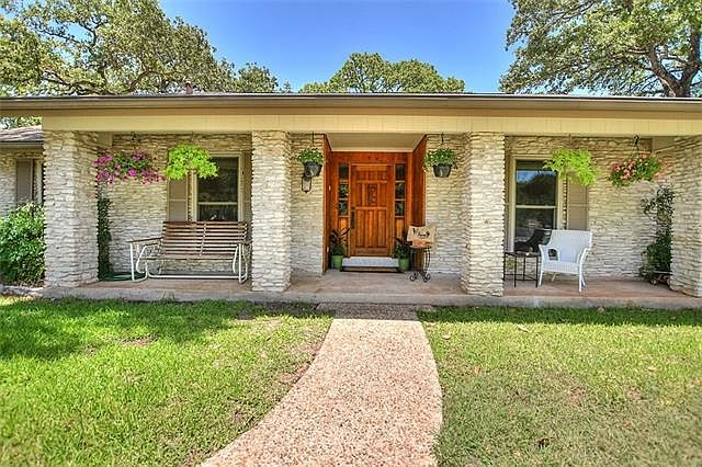 1st image of 1924 Great Oaks Dr