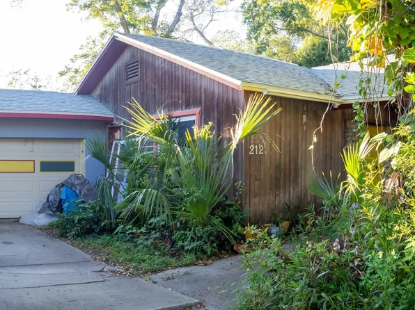 212 Strawberry Ln, Daytona Beach, FL 32117