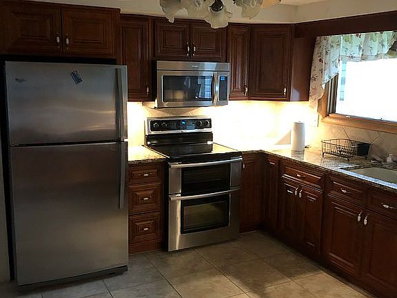 2nd image of 150 Parkway Dr