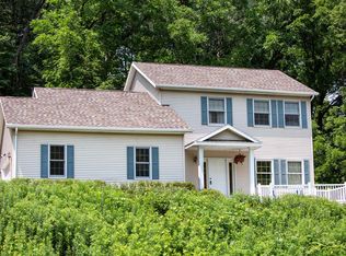 46915 Queens Cove Cir, La Crescent, MN 55947