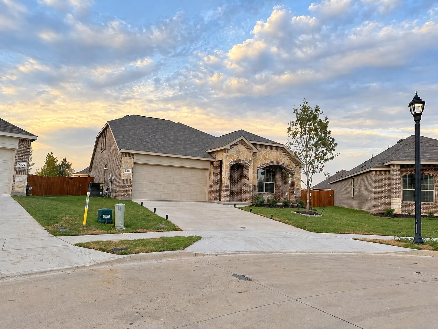 4 bed, 2.5 bath, 2348 sqft, $2,650 — Photo 2