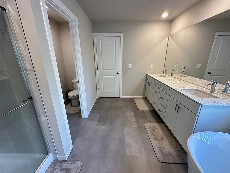 2406 Hyde Ct NE — Photo 16