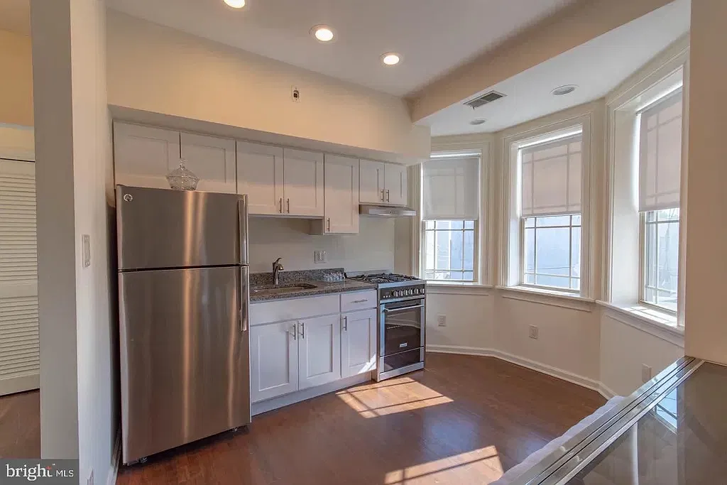 2 bed, 950 sqft, $1,800 — Photo 1