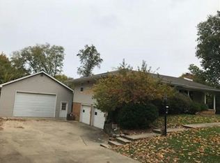 703 Heatherhill Rd, Bloomington, IL 61704