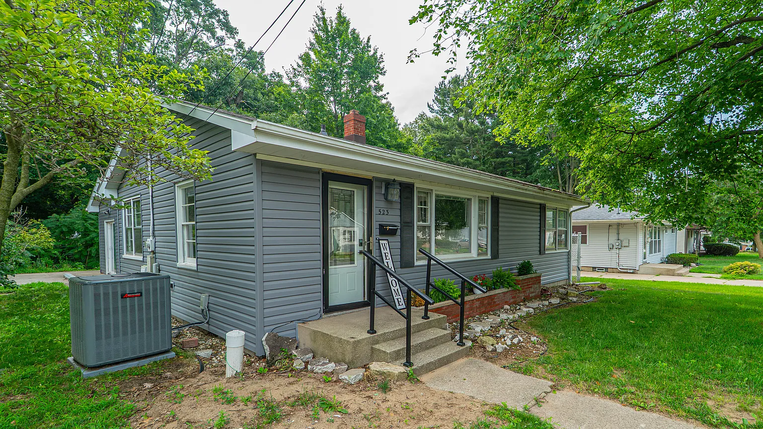 523 Grace St photo 1