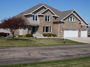 136 Ponderosa Dr, Grand Island, NE 68803