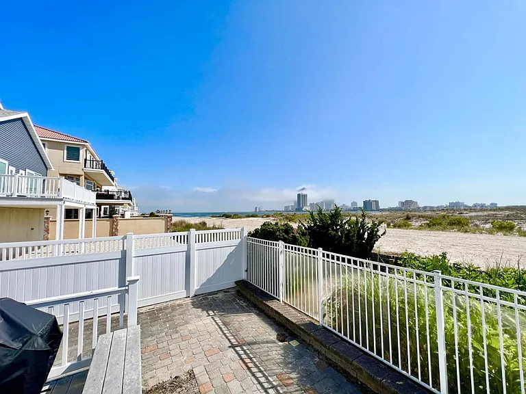 24 Ocean Dr W — Photo 26