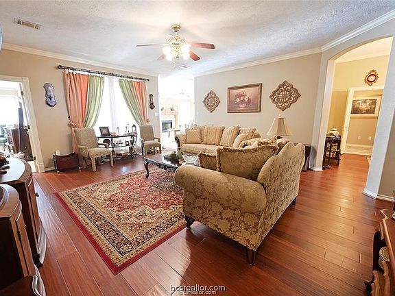 3rd image of 310 Woodland Springs Dr