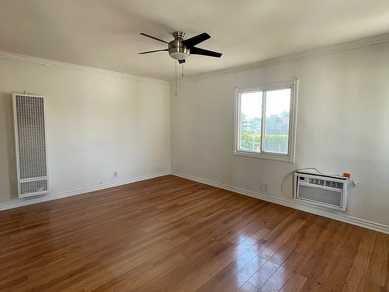 12801 Vanowen St #3 — Photo 4