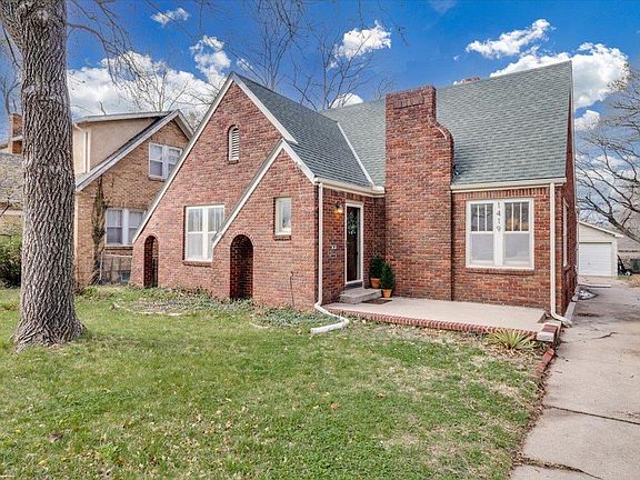 3rd image of 1419 Fairmount St