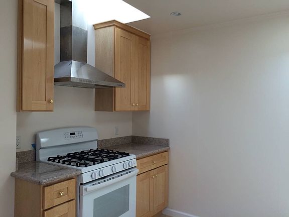 2nd image of 2919 Pacheco St