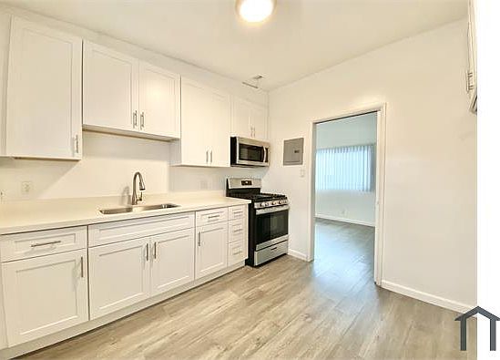 3rd image of 2627 Brighton Ave APT 2