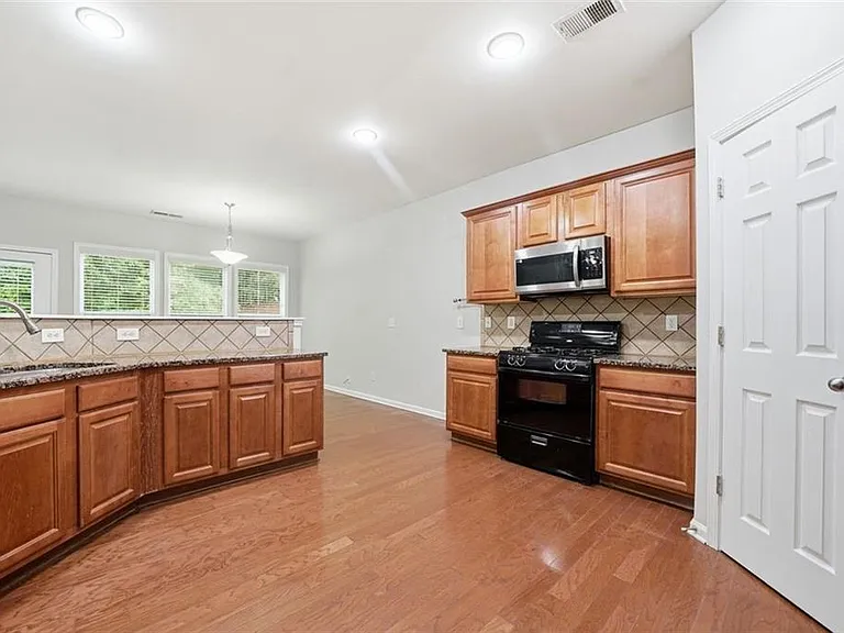 3685 Silver Springs Rd — Photo 8