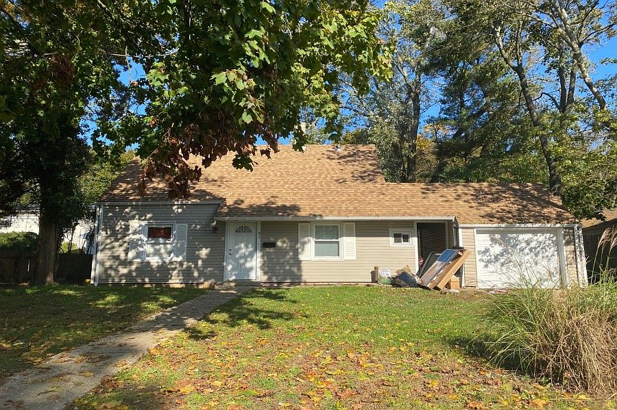 1st image of 82 Maplewood Dr