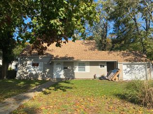 82 Maplewood Dr, Westbury, NY 11590