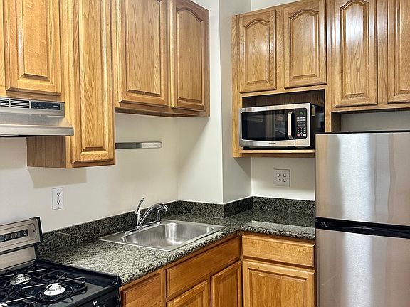 2nd image of 1341 Valencia St APT 16