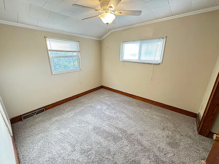 107C S Walnut Gq St — Photo 9