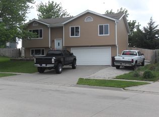 2225 NW 52nd St, Lincoln, NE 68528