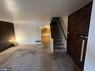 3rd image of 2724 Norland Rd